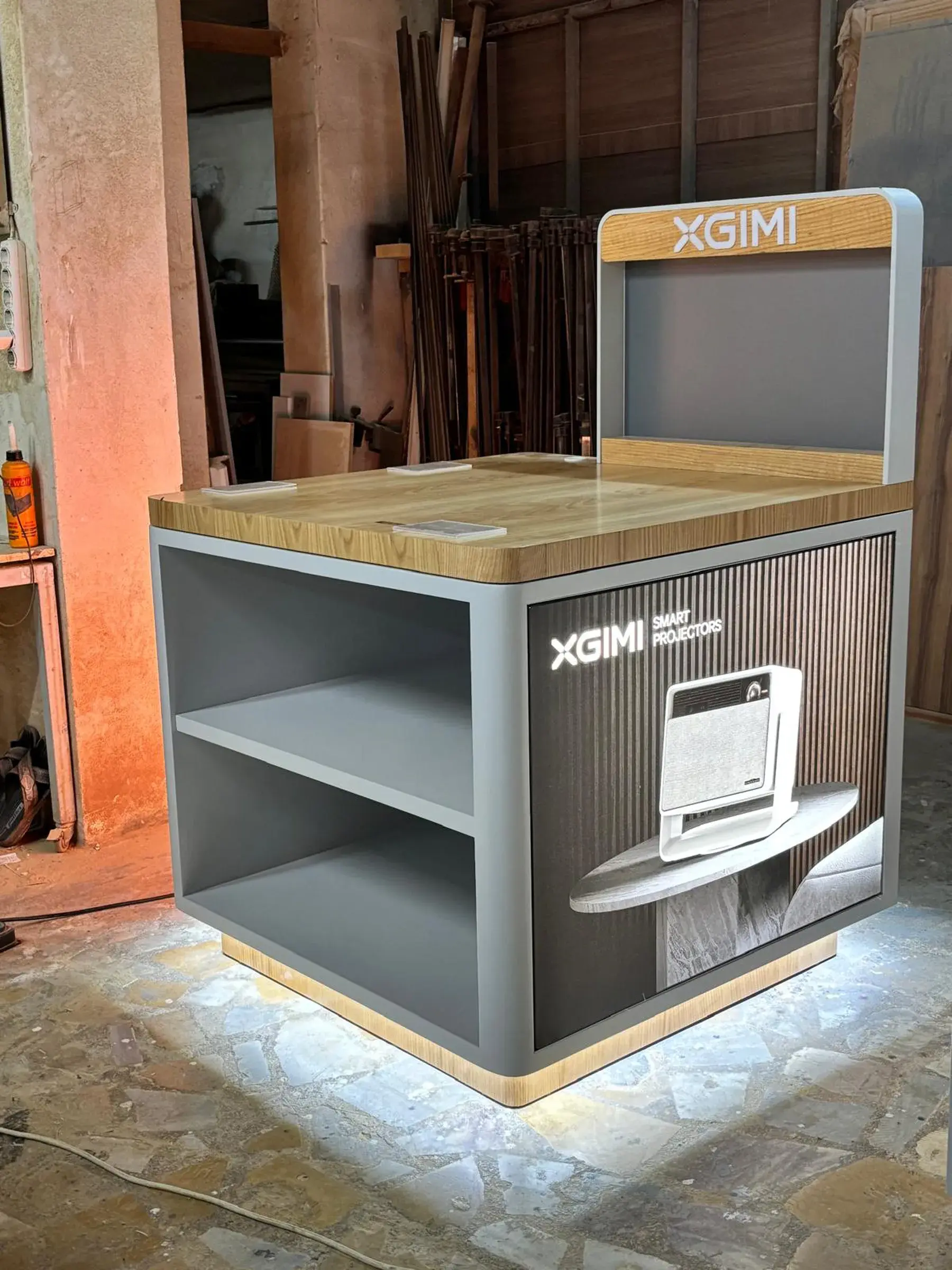 XGIMI mağaza standı ve teknik servis alanı mobilyaları